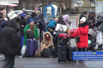 На вокзалі не проштовхнутися: як жінки з дітьми намагаються евакуюватися з Одеси