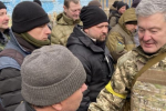 "Ми всі разом – до перемоги" – Порошенко передав зброю та спорядження батальйону тероборони "Скіф" 