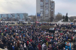 Попри ризик: сотні людей в Енергодарі попрощалися з загиблими героями – захисниками ЗАЕС