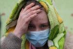 Люди змушені пити з калюж, загиблих ховають у братських могилах – як Маріуполь виживає у блокаді рашистів