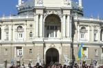 Концерт на баррикадах: одесские артисты призвали закрыть небо над Украиной – сюжет