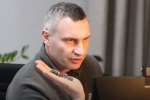 "Зброя для масового вбивства людей": Кличко показав смертоносні металеві гранули зі скинутих рашистських бомб – відео