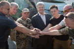 Створений українськими фахівцями: Порошенко з волонтерами презентував комплекс оптоелектронної розвідки для фронту