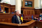 Неприйнятно обкладати податками допомогу пораненим і родинам загиблих захисників – Порошенко у ВР