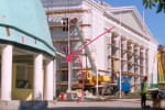 рашисти встановлюють клітки і бункер для показового судилища над "азовцями" 24 серпня – відео