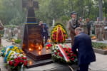Історична мить: президент Польщі Анджей Дуда схилив коліно перед пам'ятником воїнам УНР