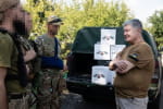 Порошенко передав військовим дрони для розвідки та коригування роботи артилерії
