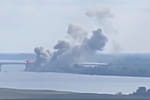 Кацапы "курят" как никогда: момент взрыва на Антоновском мосту попал на видео