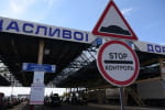 Студенти у відчаї: ДПСУ не випускає на навчання за кордон – подробиці