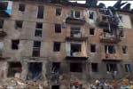 Як виглядає пошкоджений будинок у Вишгороді після ракетної атаки росіян – Зеленський відвідав місто