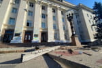 рашисти знову вдарили по центру Херсона – за 100 метрів від будівлі Херсонської ОВА, яку атакували 14 грудня