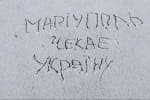 "ЗСУ близько": по всьому Маріуполю нагадують про невідворотність деокупації