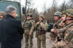 Порошенко на Донеччині передав 23-му стрілецькому батальйону вантажівки DAF і техніку