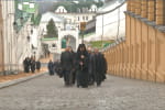 "Не можу змиритись, що у святому місті є зв'язок з москвою": як триває марафон із виселення мп з лаври – сюжет