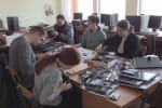 Черкасские студенты собирают старые компьютеры и телефоны и перерабатывают их для нужд ВСУ – подробности