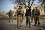 Исследователи выяснили, насколько близко к позициям рашистов во время посещения Авдеевки был Зеленский