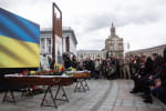 "Я пам'ятаю його щирість та відданість": Порошенко з побратимами на Майдані Незалежності попрощалися із Олегом Барною