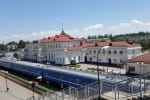 рашисты ударили по вокзалу Херсона: попали в железнодорожный вагон