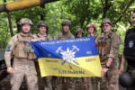 Степан Барна передав прапор із фронту учасникам марафону Київ – Вільнюс – стяг піднімуть на саміті НАТО