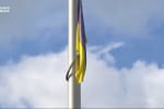 У Вільнюсі підняли прапор України, привезений з Бахмуту – відео