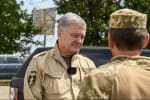 "В темные времена лучше видны светлые люди": как пятого Президента Украины поздравили соратники, побратимы и друзья