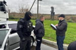 Поліціянт незаконно переправляв ухилянтів за кордон як "людей з інвалідністю" – ДБР, ОГП