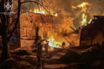 ДСНС на Сумщині ліквідувала масштабну пожежу, спричинену обстрілами рф – відео