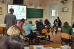 Заохочує дітей навчатися в смартфонах: як вчитель у Дніпрі використовує штучний інтелект для викладання – сюжет