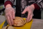 Дивує всіх незвичним фастфудом: у Дніпрі переселенець зі Слов'янська відкрив унікальну бургерну – сюжет