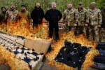 Уникальные дроны, квадроциклы и мастерские на колесах: Порошенко привез помощь на фронт – сюжет