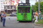 "Нас кинуло хвилею на асфальт": харків'яни розповіли, як пережили авіаудар по місту – відео