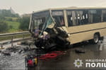 Під Львовом зіткнулися маршрутка та автопоїзд: багато загиблих і потерпілих
