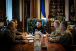 Зеленський обговорив з військовим керівництвом ключові завдання на фронті
