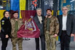 Швидка допомога військовим: Порошенко терміново відправив на фронт партію нічних "Мавіків"