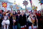 С вертепами и рождественскими звездами: в Киеве состоялось праздничное шествие колядовальщиков – видео