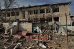 Оккупанты ударили по Херсону из авиации: есть попадания в предприятие и детский сад