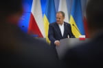 Туск підтвердив зупинення військової допомоги США для України