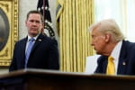 "Уолтц усвоил урок": Трамп прокомментировал утечку военных планов из закрытого чата в Signal