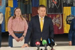 "Забагато донатите": НБУ за вказівкою влади вимагає від Фонду Порошенка і "Справи громад" пояснень, чому вони допомагають армії