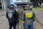 Прикордонника-хабарника затримали за незаконне переправлення ухилянта через кордон