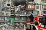 Разрушены три этажа: враг ударил по Белозерскому – под завалами могут быть люди (фото)