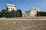 Росіяни знищили будівлю Херсонської ОДА – фото, відео