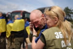 "Я вдома. Я вільний. Я в Україні"  – відбувся четвертий за тиждень обмін полоненими між Україною та росією (фото, відео)