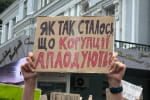 "Революція на картонках": у Києві мітингують проти скасування незалежності НАБУ і САП – відео