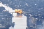 Росіяни вдарили по мосту в Херсоні: міст з'єднував район Корабел із материковою частиною міста – відео