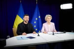 Фон дер Ляєн отримала перший український орден Європи від Зеленського