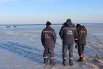 В Киеве мужчина провалился под лед – его спасли правоохранители