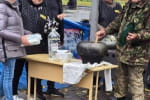 Готовят еду на улице: как в Шостке люди до сих пор живут без света, газа и воды