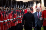 Зеленский прибыл в Великобританию и встретился с королем Чарльзом
