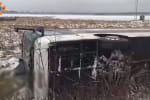 В Ивано-Франковской области перевернулся рейсовый автобус: есть погибшие и раненые, среди них &ndash; дети (видео)